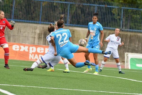 Napoli che beffa, la Samp passa nel finale: tre azzurre espulse