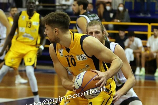 Virtus Pozzuoli, domani derby contro la Virtus Salerno