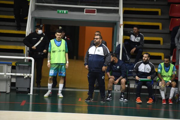 Gianfranco Angelini si dimette da tecnico Sandro Abate Avellino