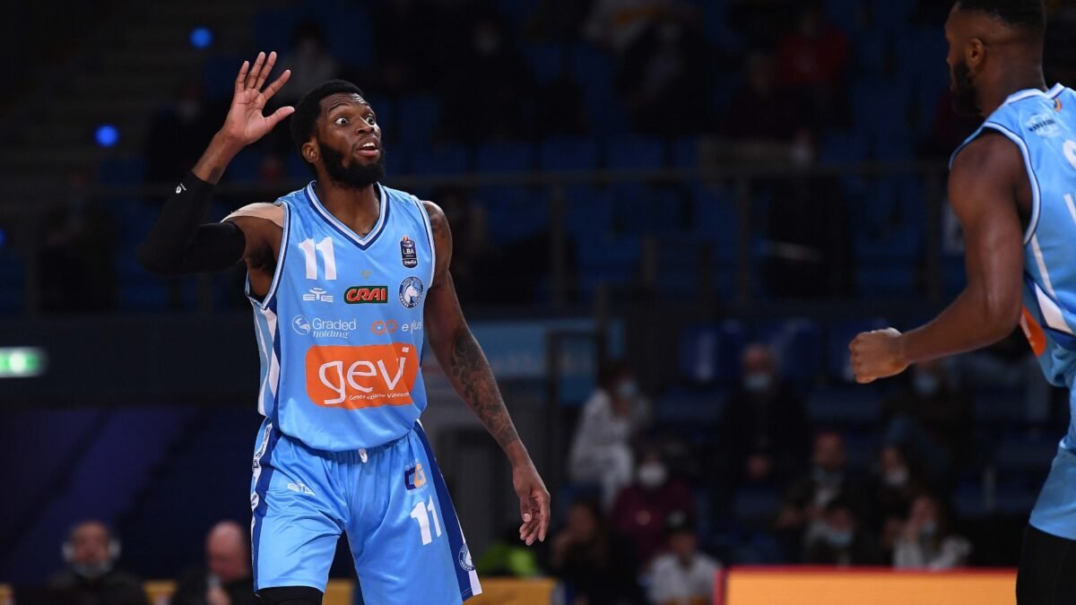 Gevi Napoli, sbancata Pesaro: Pargo debutta con 18 punti
