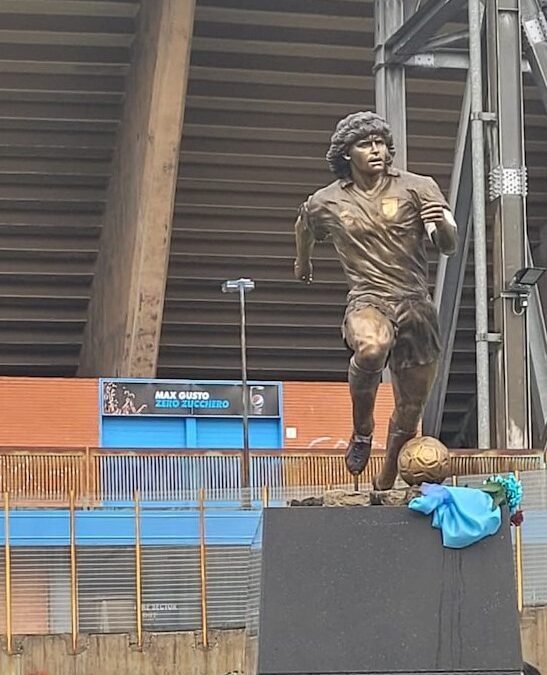 Maradona, inaugurata la statua tra commozione e orgoglio