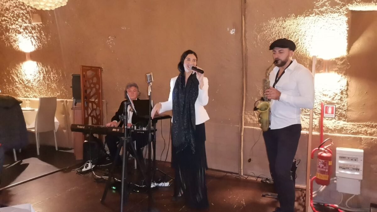 Federica Cardone e la sua band incantano “Le Stanze”