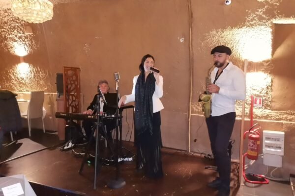 Federica Cardone e la sua band incantano “Le Stanze”