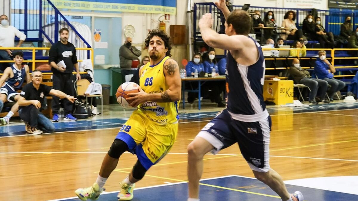 Virtus Pozzuoli, sbancata Avellino con super Gallo
