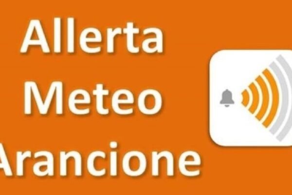 Meteo, domani allerta arancione in Campania: forti temporali