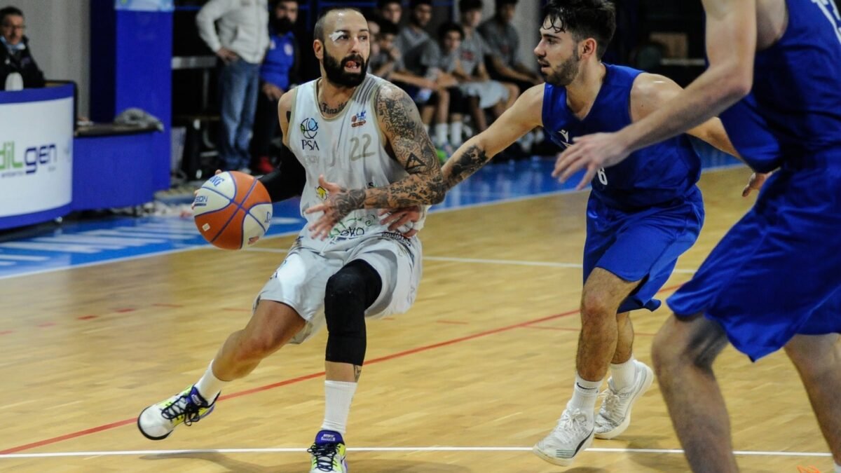 Geko stende Formia, ma si fa male Battaglia