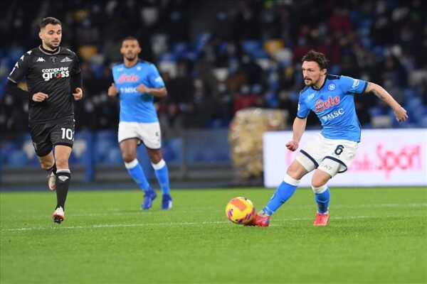 Mario Rui e Insigne tornano ad allenarsi in gruppo