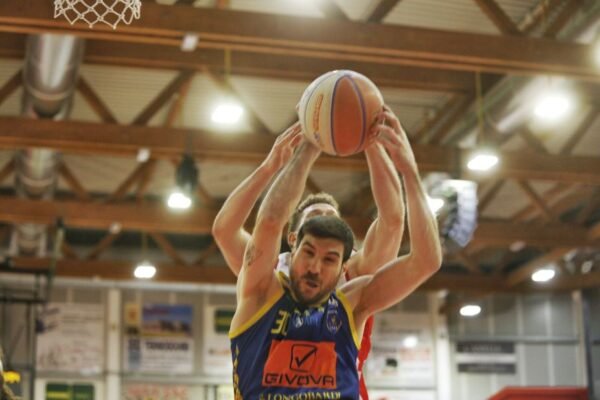 La Givova Scafati si ferma a Cento, secondo ko stagionale