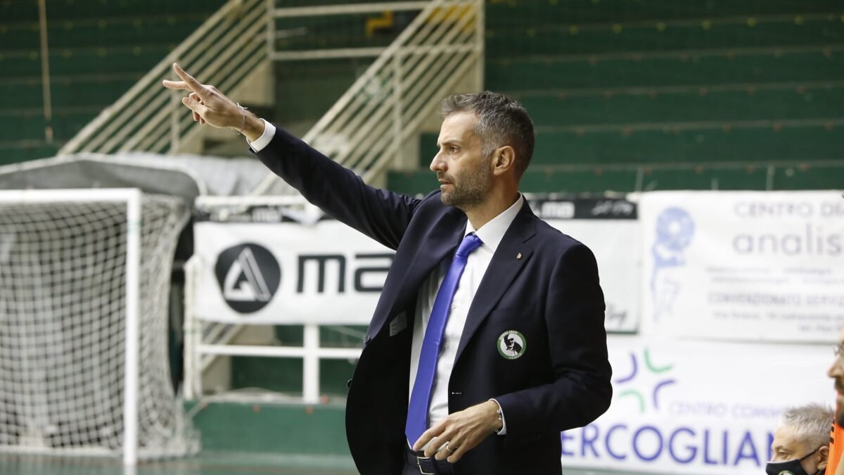 Sandro Abate Avellino, domani a Pesaro a caccia del riscatto