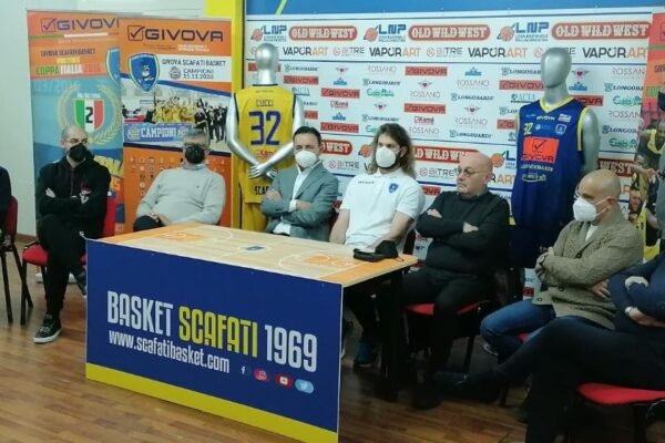 Valerio Cucci prolunga di un anno contratto con Givova Scafati