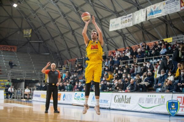 Givova Scafati marcia da primato, anche Nardò si arrende