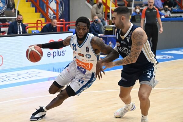 Gevi Napoli, ko con la Fortitudo ed esplode la rabbia