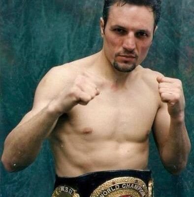 Agostino Cardamone, l’ex campione del mondo torna a fare il muratore