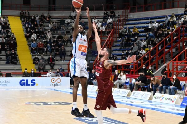 Gevi Napoli sconfitta, sorride la Reyer Venezia