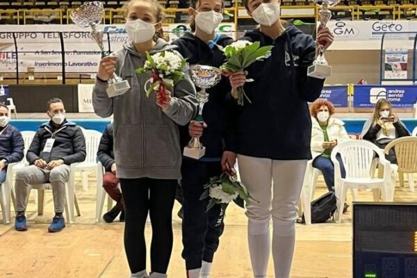 Posillipo, scherma: medaglia d’argento per la squadra under 14 di sciabola
