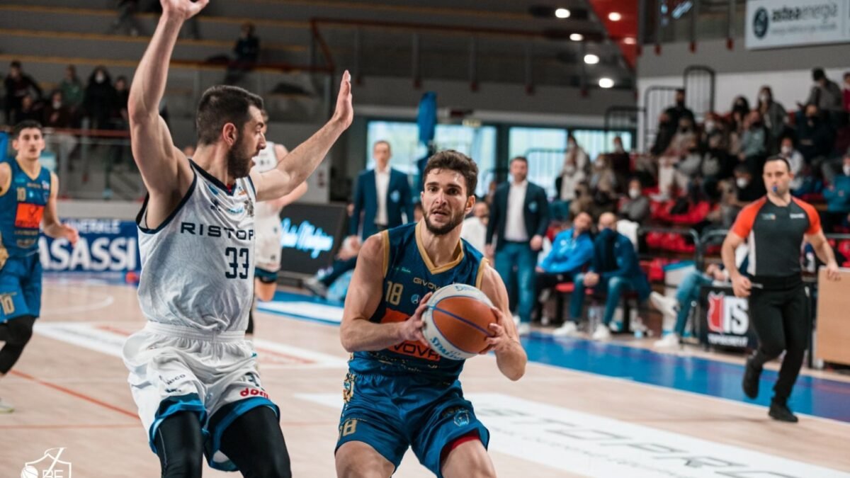 Givova Scafati, che fatica ad Osimo ma Fabriano si arrende