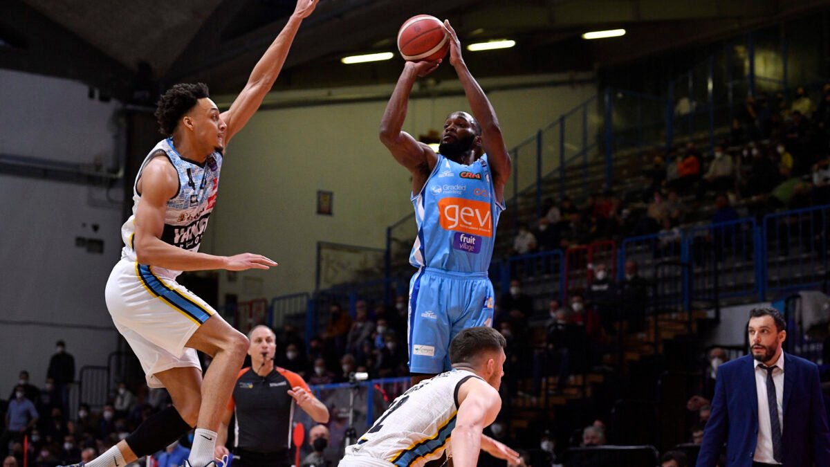 Gevi Napoli, una crisi senza fine: a Cremona la vittoria sfuma all’overtime