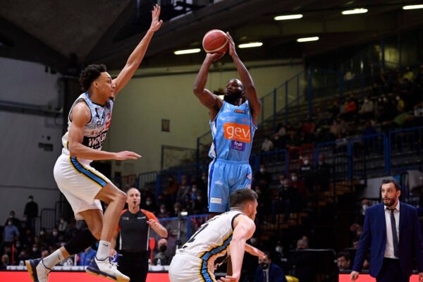 Gevi Napoli, una crisi senza fine: a Cremona la vittoria sfuma all’overtime