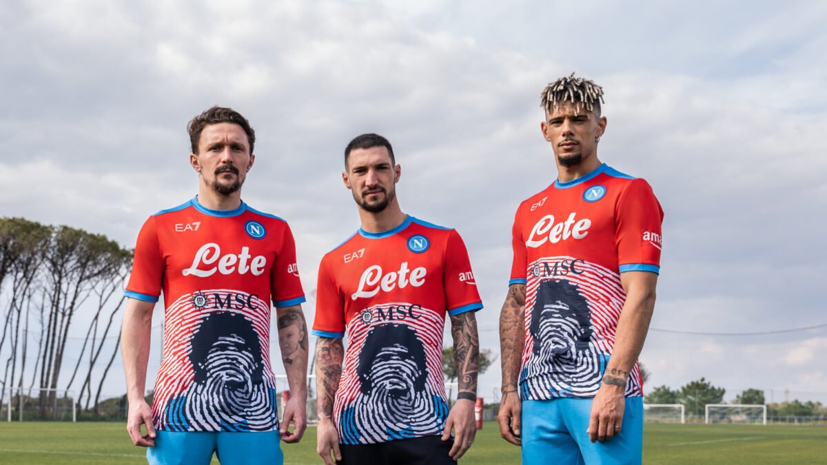 Napoli, ecco la nuova maglia per la sfida con il Milan