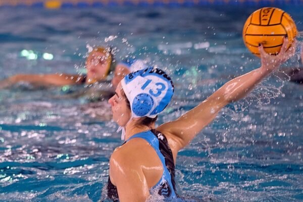 Napoli Nuoto donne, contro il Cosernuoto arriva la quarta vittoria di fila