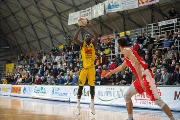 Givova Scafati, travolta Cento: una vittoria che vale oro