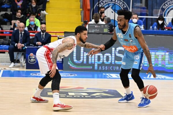 Gevi Napoli, non basta il cuore: Reggio Emilia passa al PalaBarbuto