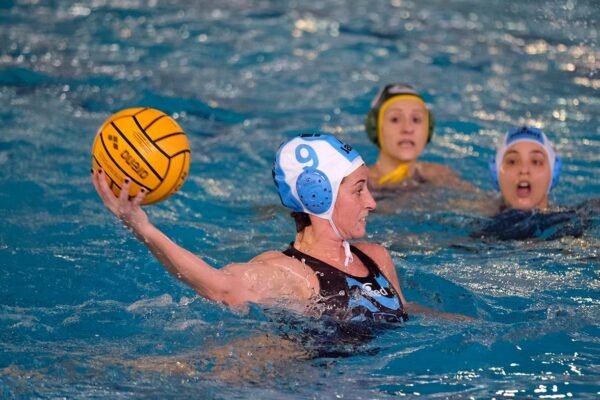 Napoli nuoto donne, domani match contro il Tolentino