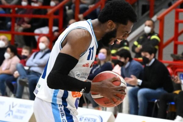 Jordan Parks rinnova due anni con la Gevi Napoli