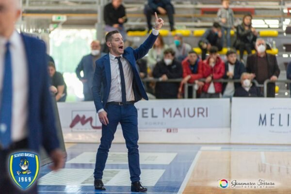Givova Scafati, risolto contratto con il coach Rossi