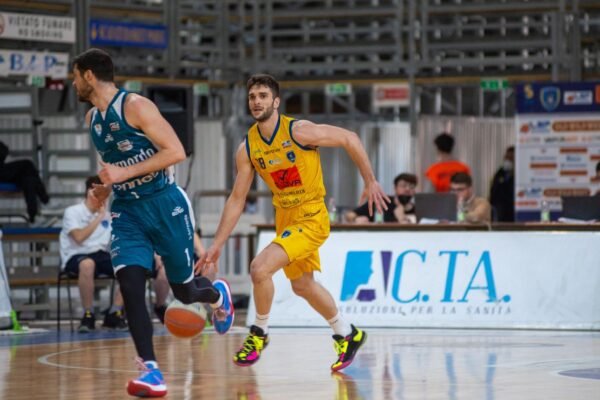 Givova Scafati senza ostacoli, Cantù non passa al PalaMangano