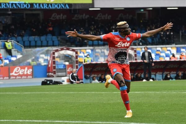 Osimhen tranquillizza tutti sui social: “Ci vediamo domenica” FOTO