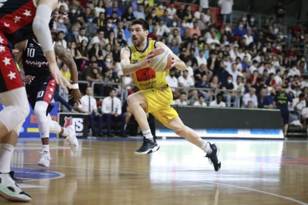 Givova Scafati soffre ma vince anche gara2 con Piacenza