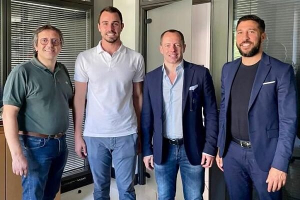 Umberto Esposito rinnova per un altro anno con Rari Nantes Salerno