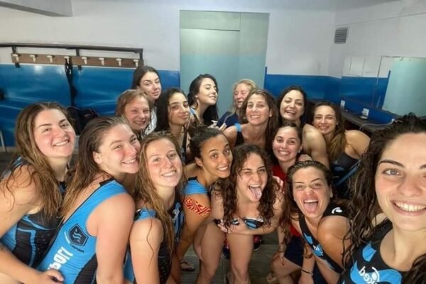 Napoli nuoto donne, che colpo: vittoria e finale playoff promozione
