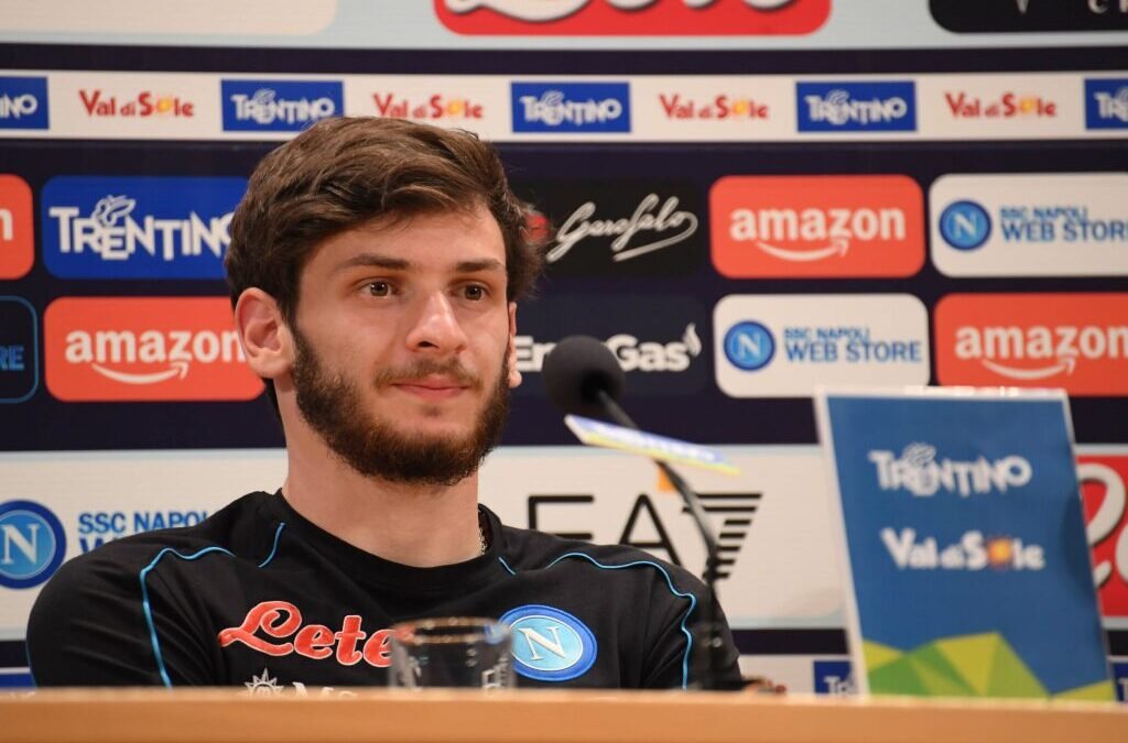 Kvaratskhelia si presenta: “Mi ispiro a Cristiano, ho scelto subito Napoli”