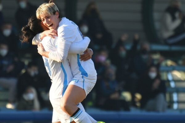 Claudia Mauri resta al Napoli femminile