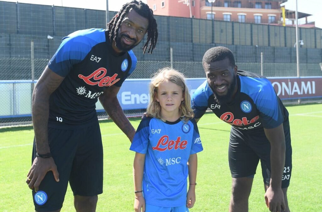 Antoine, il bimbo francese tifoso del Napoli a Castel Volturno