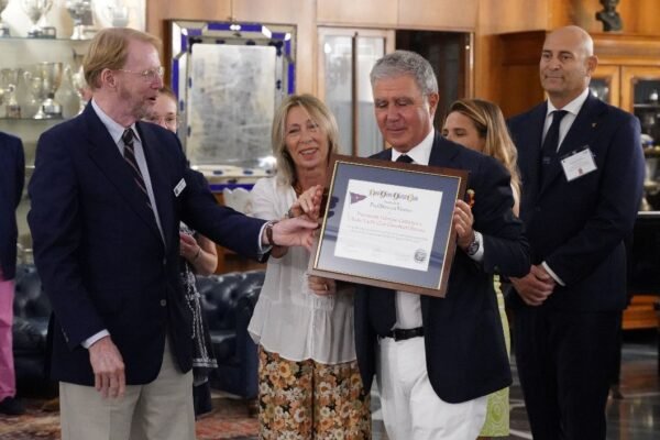 New York Yacht Club in crociera nel golfo di Napoli