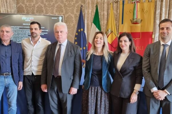 Be a Legend: prima uomini, poi campioni presentato al Comune di Napoli