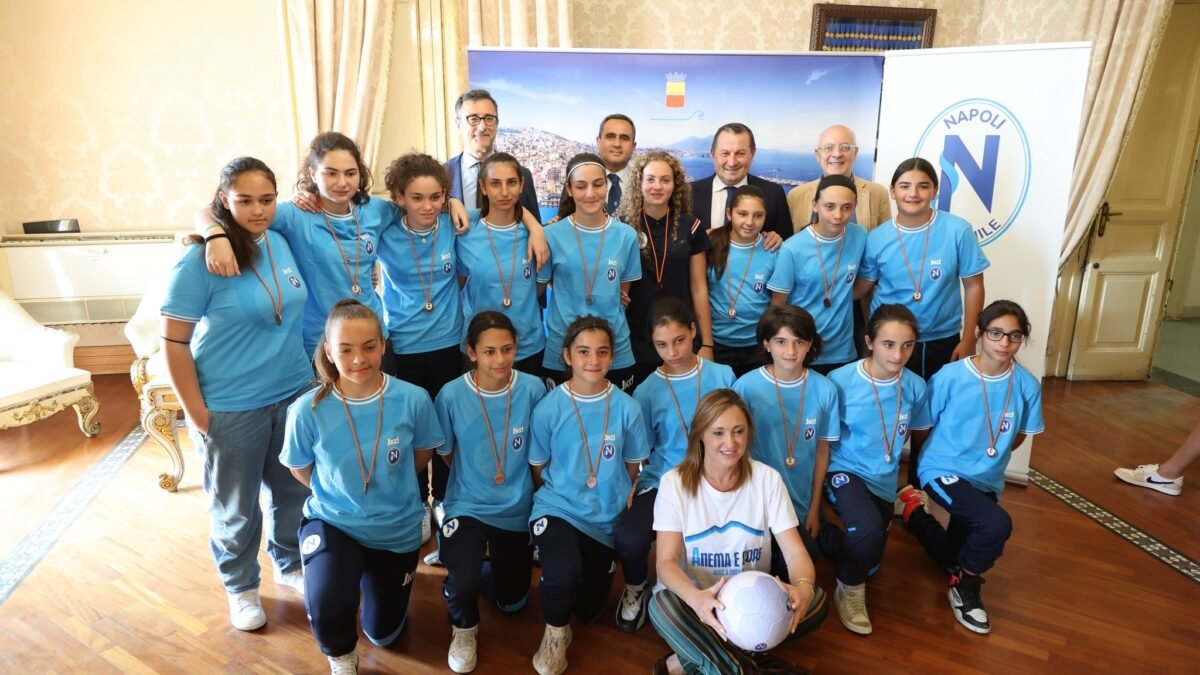 Napoli femminile premiato in Comune per la promozione in A