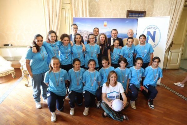 Napoli femminile premiato in Comune per la promozione in A