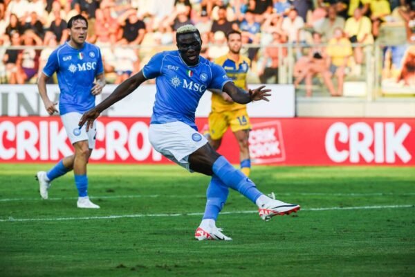Osimhen riparte con due gol: “Darò anima e cuore per il Napoli”