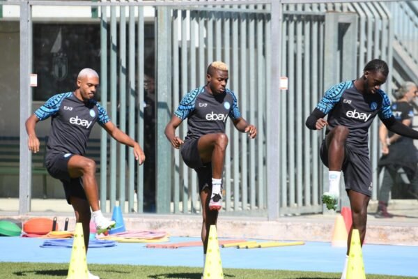 Osimhen, trauma distorsivo alla caviglia: si ferma anche Rrahmani