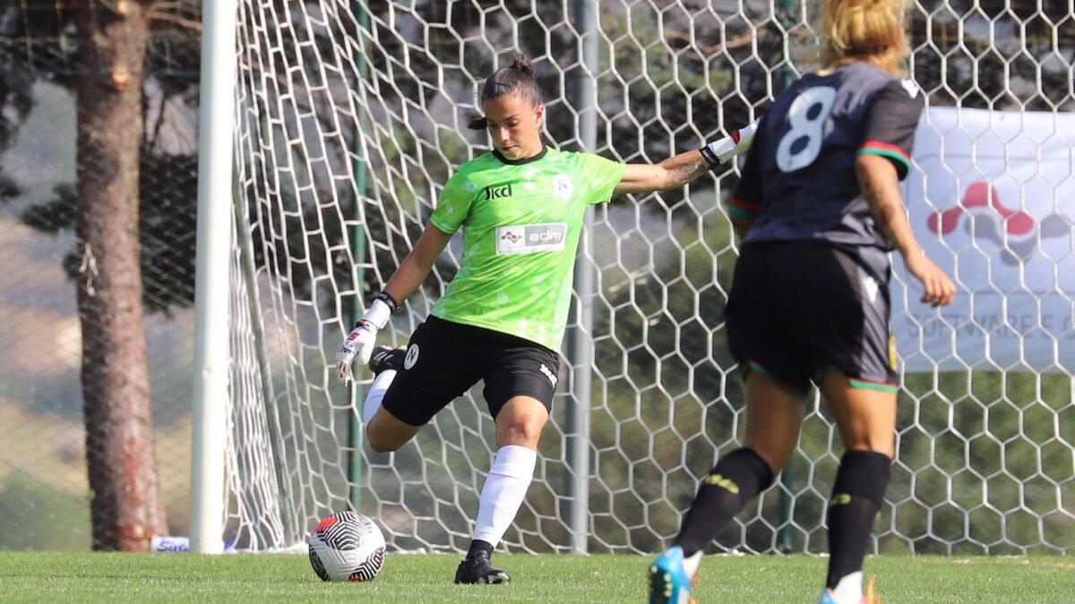 Napoli femminile, domani esordio a Como