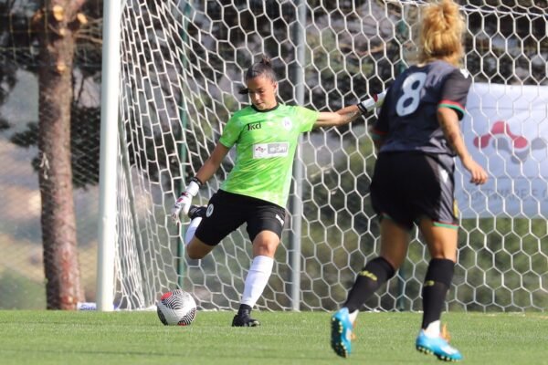 Napoli femminile, domani esordio a Como