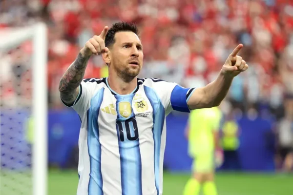 Dios salva il Re: Messi piega l’Inghilterra e trascina l’Argentina in un’altra notte eterna