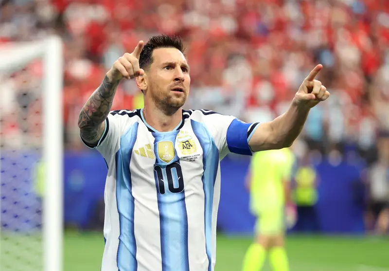 Dios salva il Re: Messi piega l’Inghilterra e trascina l’Argentina in un’altra notte eterna