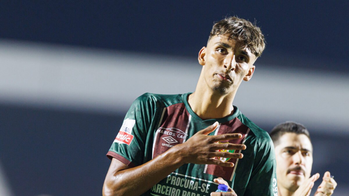 Napoli, caccia al difensore: quattro nomi sul tavolo. Il Lecce spara alto per Tiago Gabriel